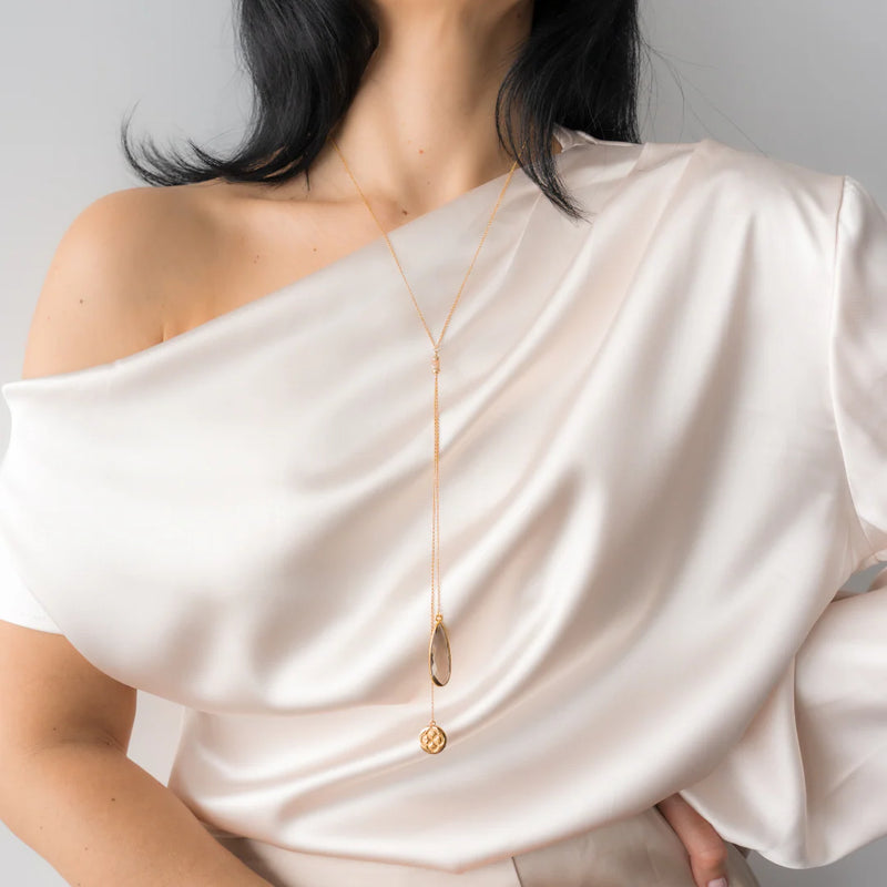 CHAINE FINE LONGUE & BRELOQUE CRYSTAL FUMÉ EN GOUTTE - OR