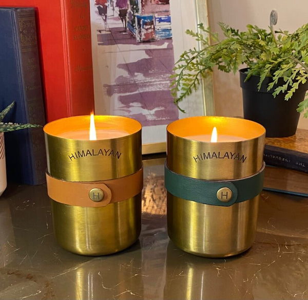 BOUGIE HIMALAYAN "GRAPEFRUIT PINE" POT MÉTAL AVEC BRASS